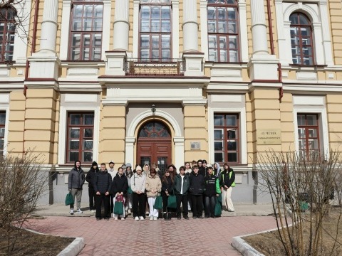 46 забайкальских школьников проходят интенсив в ЧГМА Среди участников — ученик 10 класса Цыденов Дугар из Нижнецасучейской школы!.
